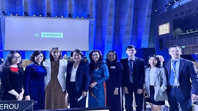 La délégation vietnamienne à la 9e session de l’Assemblée générale des États parties à la Convention de l’UNESCO pour la sauvegarde du patrimoine culturel immatériel. Photo: baoquocte.vn