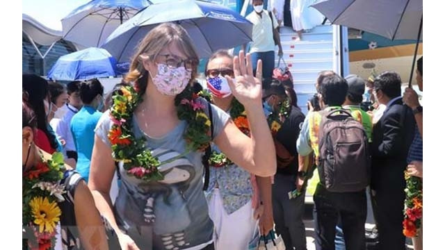 Les touristes dans la province de Khanh Hoa. Photo : VNA.