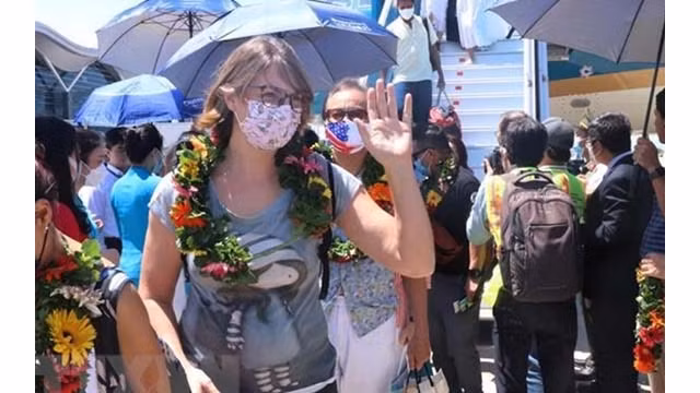 Les touristes dans la province de Khanh Hoa. Photo : VNA.
