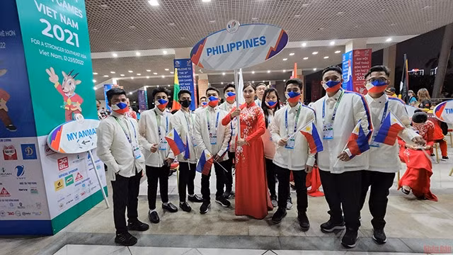 La délégation sportive philippine est mpressionnée par l'organisation des 31e SEA Games par le pays hôte, le Vietnam. Photo : NDEL.