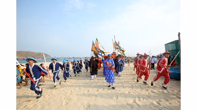 La procession d’accueil du génie de Nam Hai. Photo : VGP