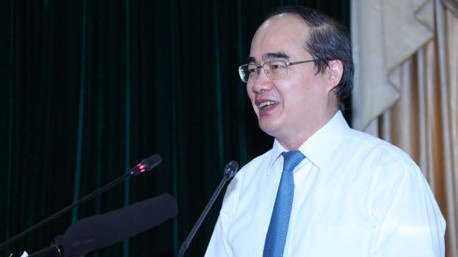 Nguyên Thiên Nhân, Membre du Bureau politique, Président du Comité central du Front de la Patrie du Vietnam et aussi secrétaire du Comité du Parti pour Hô Chi Minh-Ville prend la parole. Photo: VOV.