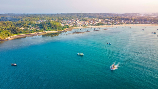 Le panorama du village de pêcheurs de Châu Thuân Biên dans le tôt matin. Photo : thanhnien.vn