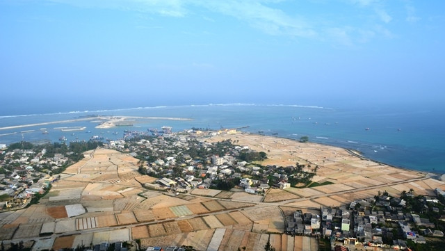 Le Vietnam compte 3.200 km de côtes et plus de 2.000 îles. Photo: Diêu Hà/NDEL.