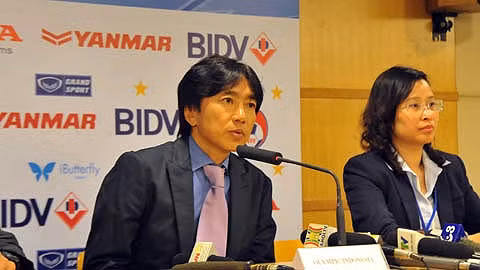 L'entraîneur de l'équipe nationale de football du Vietnam et de son équipe olympique, Toshiya Miura. Photo: Phan Linh/NDEL.