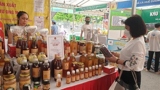 La Semaine des produits OCOP (À chaque commune, son produit) de Hanoi et des provinces et villes de 2022 dans la capitale. Photo : VNA.
