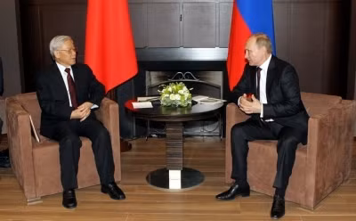 Le SG du PCV, Nguyên Phu Trong (à gauche) et le Président russe, Vladimir Poutine. Photo: VNA.