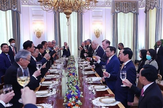 Les dirigeants des pays membres de l'ASEAN assistent à un banquet présidé par le président américain Joe Biden. Photo: VNA