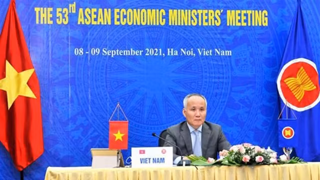 Le vice-ministre de l'Industrie et du Commerce, Trân Quôc Khanh, lors de l'événement. Photo : VNA.