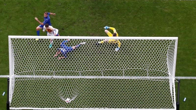 Le premier but de l'Italie. Photo: Reuters.