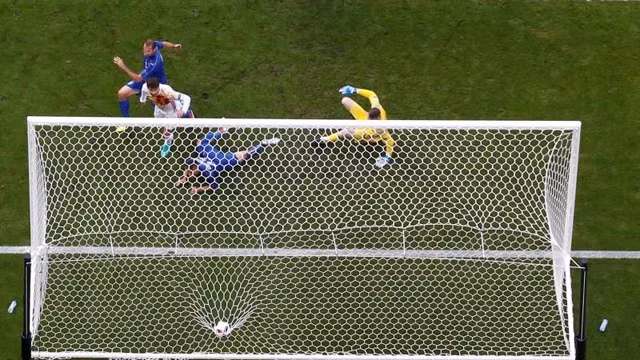 Le premier but de l'Italie. Photo: Reuters.