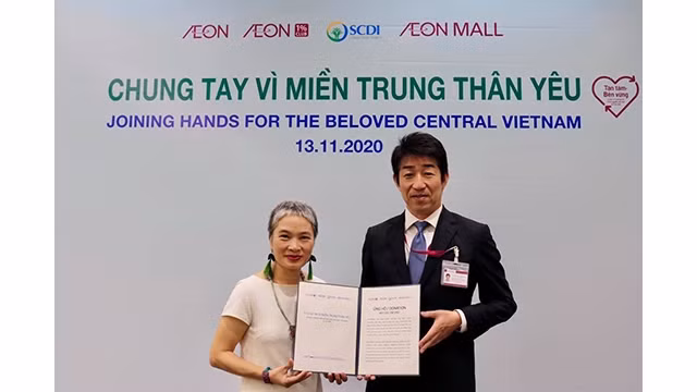 Le groupe AEON apporte un aide de 1,6 milliard de dôngs aux habitants du Centre. Photo : VGP.