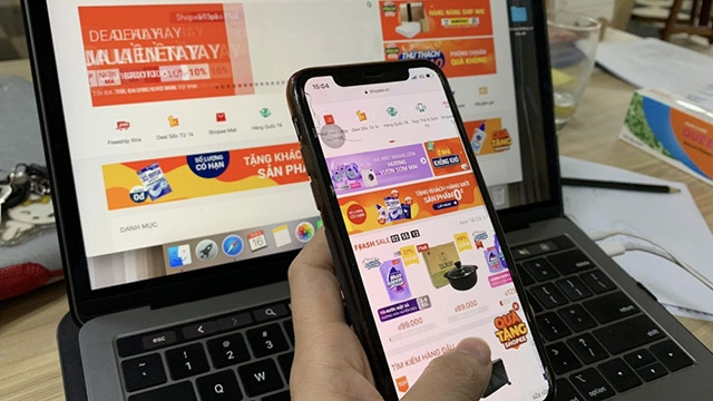 En 2021, l’e-commerce vietnamien a atteint un taux de croissance de plus de 20 %, pour un chiffre de plus de 16 milliards de dollars. Photo : congthuong.vn