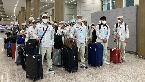 Des travailleurs vietnamiens arrivant à l’aéroport d'Incheon, en République de Corée. Photo: VNA