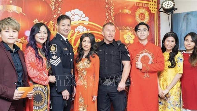 Les Vietnamiens au Canada accueillent la fête du Têt. Photo : VNA