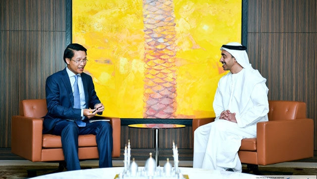 L’ambassadeur vietnamien Pham Binh Dàm (à gauche) et le ministre émirien des AE, Sheikh Abudullah bin Zayed Al Nayhan. Photo: Baoquocte.
