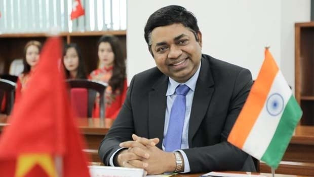 Le consul général d’Inde à Hô Chi Minh-Ville, Madan Mohan Sethi, lors d’une visite à l’Université d'économie et de finance de Hô Chi Minh-Ville. Photo : doanhnhansaigon.vn