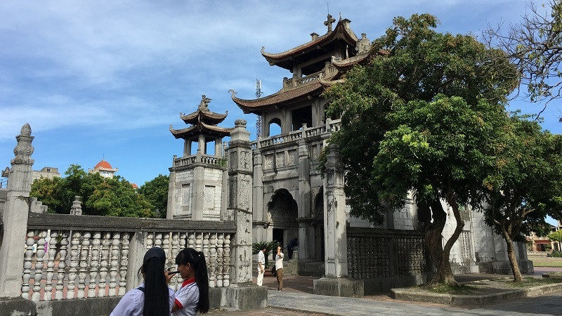 Après le Têt, les Vietnamiens se rendent dans les pagodes et les temples pour solliciter chance et bonheur. Photo: DH/NDEL.