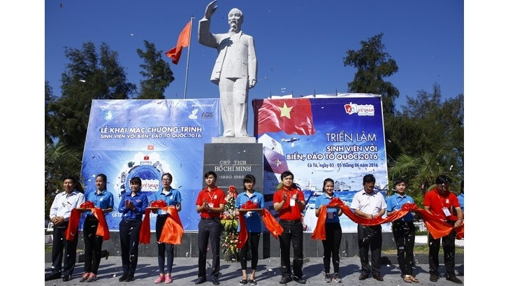 Cérémonie d’inauguration du programme «Les étudiants avec la mer et les îles de la Patrie 2016». Photo: Hanoimoi.