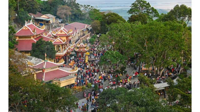 La fête de la Déesse Mère de Linh Son attire beaucoup de visiteurs. Photo : zing.vn