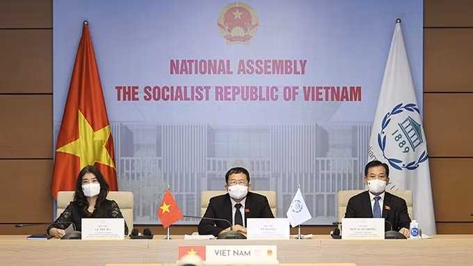 La délégation vietnamienne participe à la réunion de la Commission de la démocratie et des droits de l'homme de l'UIP. Photo : quochoi.