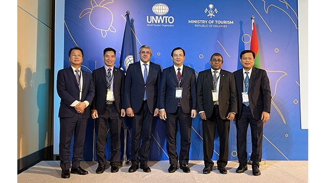 Une délégation vietnamienne conduite par le directeur général de l'Administration nationale du tourisme du Vietnam, Nguyên Trung Khanh. Photo : thoidai.com.vn