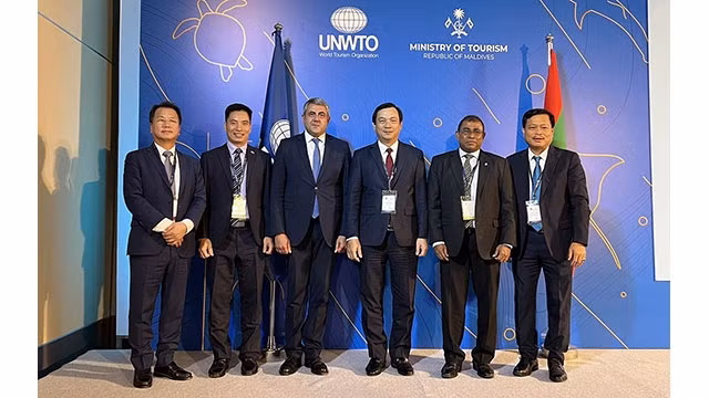 Une délégation vietnamienne conduite par le directeur général de l'Administration nationale du tourisme du Vietnam, Nguyên Trung Khanh. Photo : thoidai.com.vn