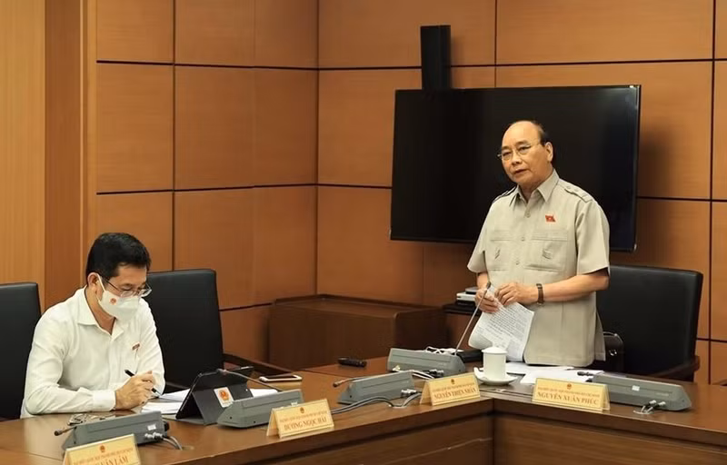 Le Président de l'État, Nguyên Xuân Phuc, prend la parole lors de la session de discussion. Photo : VNA.