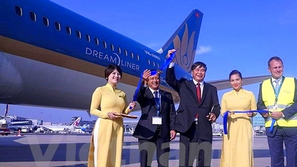 L’ambassadeur Doàn Xuân Hung lors de la cérémonie d’inauguration du premier vol avec le Boeing 787-9 Dreamliner à l’Aéroport Frankfurt/Main. Photo: VNA.
