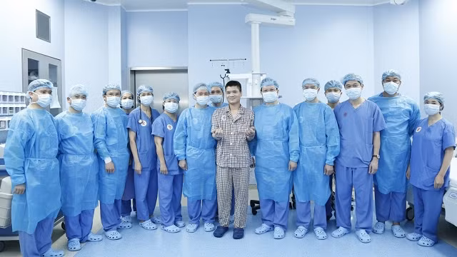 Le premier cas de greffe d'un membre a été réalisé avec succès par des médecins de l'hôpital militaire 108. Photo : NDEL.