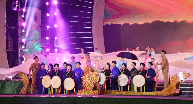 Une interprétation du « quan ho » lors de la cérémonie. Photo : VTV.