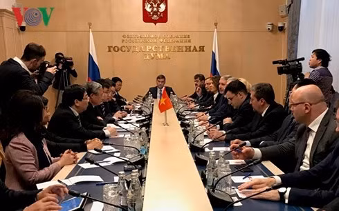Séance de travail entre la délégation du PCV et les dirigeants de la Douma d'État russe. Photo: VOV.