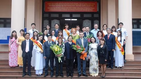 Photo de souvenir à l'occasion du 30ème anniversaire du projet franco-vietnamien. 