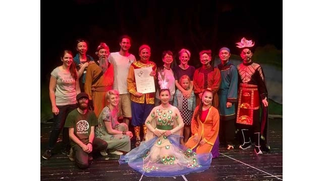 Les artistes de la troupe du théâtre de tuông du Vietnam au Festival des théâtres internationaux à l'Autriche. Photo : Ambassade du Vietnam en Autriche.