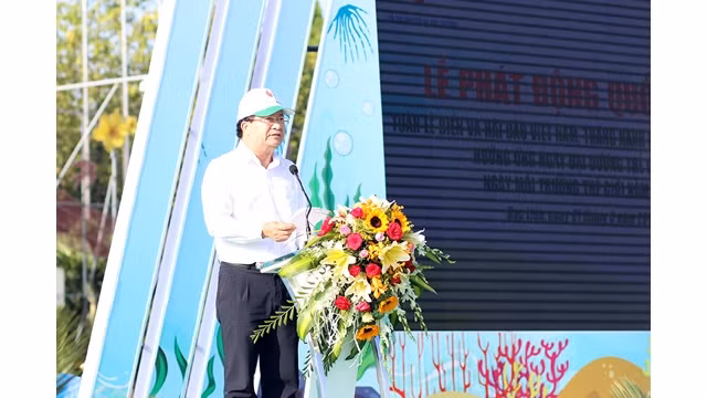 Le Vice-PM Trinh Dinh Dung prend la parole lors de la cérémonie de lancement national de la « Semaine de la mer et des îles du Vietnam ». Photo : https://baotainguyenmoitruong.vn/
