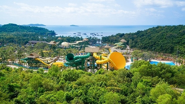 Le parc aquatique Aquatopia a été inauguré la fin de décembre 2019 pour offrir des expériences plus excitantes aux touristes sur l'île de Phu Quôc. Photo: NDEL