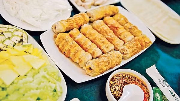 « Nem nuong », une spécialité vietnamienne appréciée en Thaïlande. Photo : Tapchiquehuong