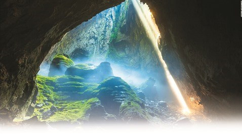 Un circuit découverte de Son Doong dure six jours cinq nuits et réunit au maximum dix touristes. Photo: CVN 