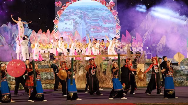 Le 6e Festival de jeu de lancer de balles d’étoffe Vietnam-Laos –Chine à Lao Châu. Photo : VOV.