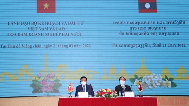 Le ministre du Plan et de l'Investissement du Laos, président du Comité de coopération Laos - Vietnam, Khamjane Vongphosy, lors d'un séminaire d'affaires Vietnam - Laos. Photo : VNA.