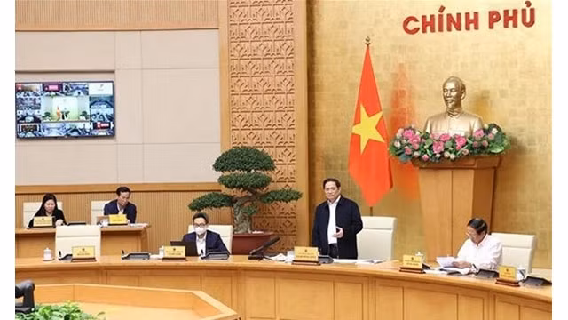 Le Premier ministre Pham Minh Chinh préside mardi matin 5 avril une visioconférence entre le gouvernement et les localités du Vietnam. Photo : VNA.