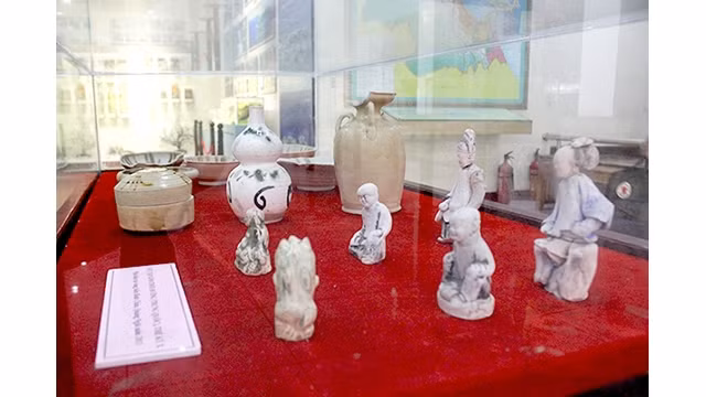 Une collection de poterie de la dynastie chinoise Tang a été découverte dans les eaux de Binh Châu, de la province de Quang Ngai (au Centre) en 2013. Ces objets datent du Xe siècle. Photo: Journal Thoi Dai