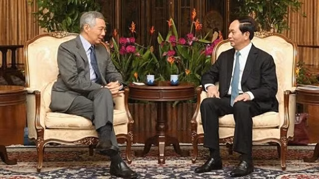 Le Président vietnamien Trân Dai Quang (à droite) a reçu le 10 novembre, à Dà Nang, le PM de Singapour, Lee Hsien Loong. Photo : VNA.