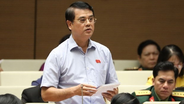 Le député Nguyên Huu Quang de Thanh Hoa prend la parole lors de la réunion. Photo : VNA.