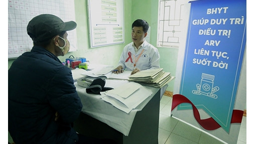 En juin, le Vietnam a fourni un traitement ARV à 153 000 personnes, leur évitant ainsi de mourir du SIDA. Photo : VGP.