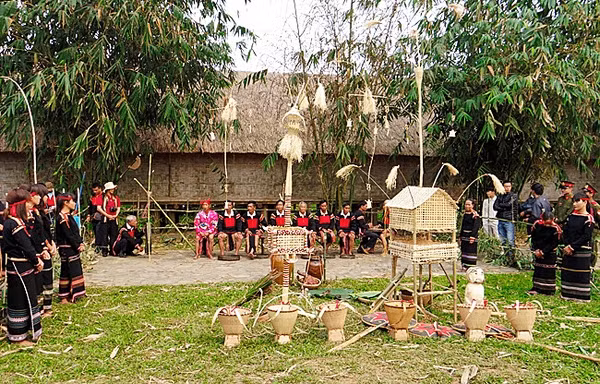 Il s'agit dun des rites les plus importants de l’ethnie Ê dê. Photo: Nhât Quang/NDEL.