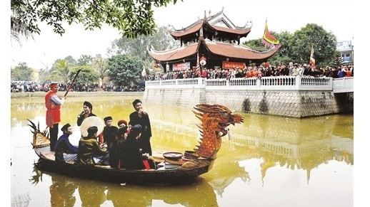 Une scène de "quan ho" présentée lors de la fête de Lim. Photo: VNA. 