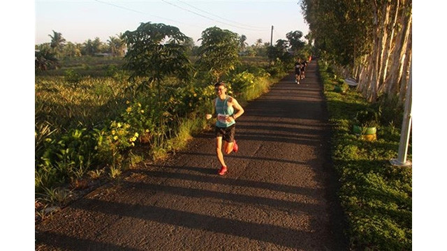 Des coureurs sur la distance de 42 km. Photo : VNA.