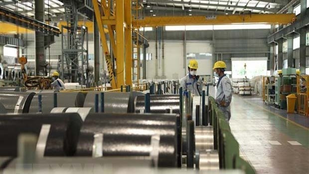 La production d'acier laminé destiné à l'exportation chez JFE Shoji Hai Phong Steel Co., Ltd., investi par le Japon, dans le parc industriel urbain VSIP Hai Phong. Photo: VNA