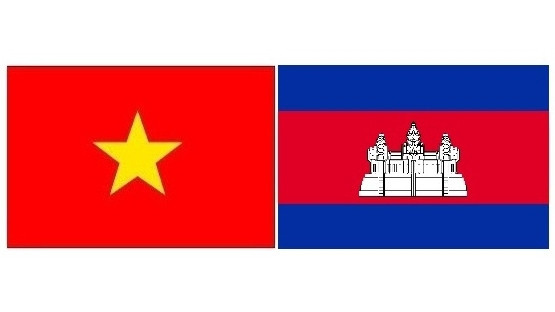 Les drapeaux du Vietnam et du Cambodge. Photo d'illustration : NDEL.